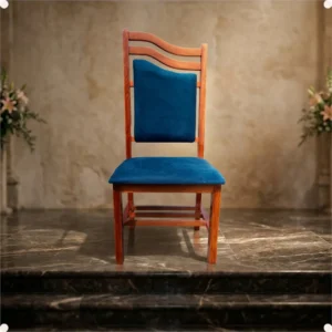 Cadeira Efraim em Madeira Maciça com Estofado