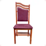 Detalhe da Cadeira Efraim em madeira maciça com estofado