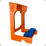 Detalhe do estofado suede no genuflexório em madeira maciça