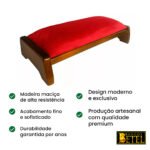 Ajoelhador litúrgico em madeira maciça com estofado suave para igrejas e capelas.