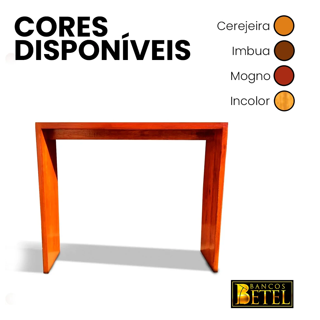 Aparador religioso em madeira maciça com acabamento clássico para altar de igreja.