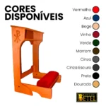 Genuflexório litúrgico com apoio estofado e encosto em madeira – ideal para capelas e igrejas.