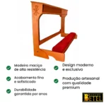 Genuflexório duplo em madeira maciça com dois espaços para oração simultânea.